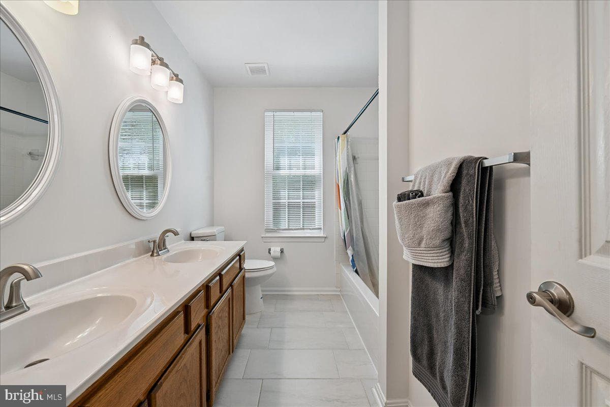 903 Brook Street photo 34