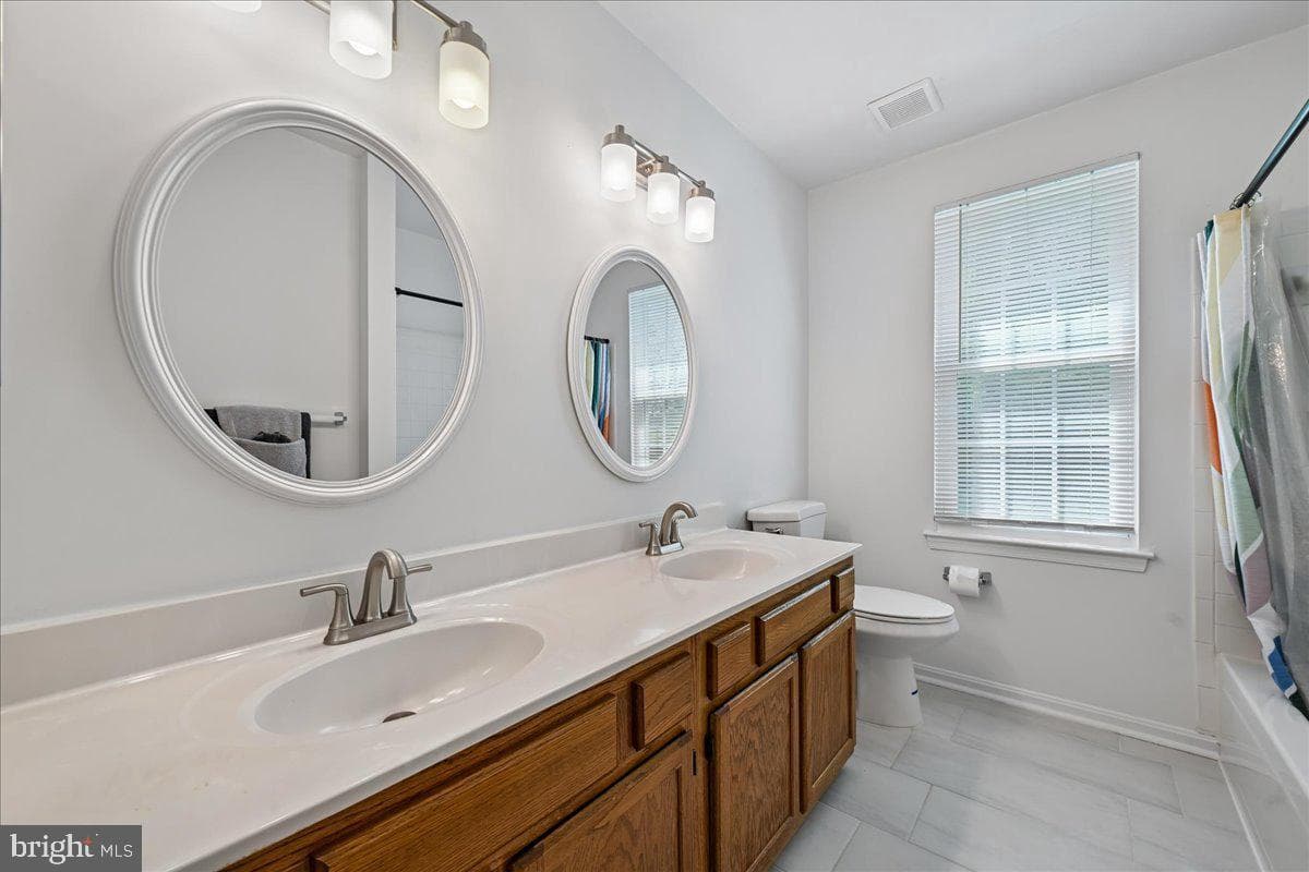 903 Brook Street photo 35