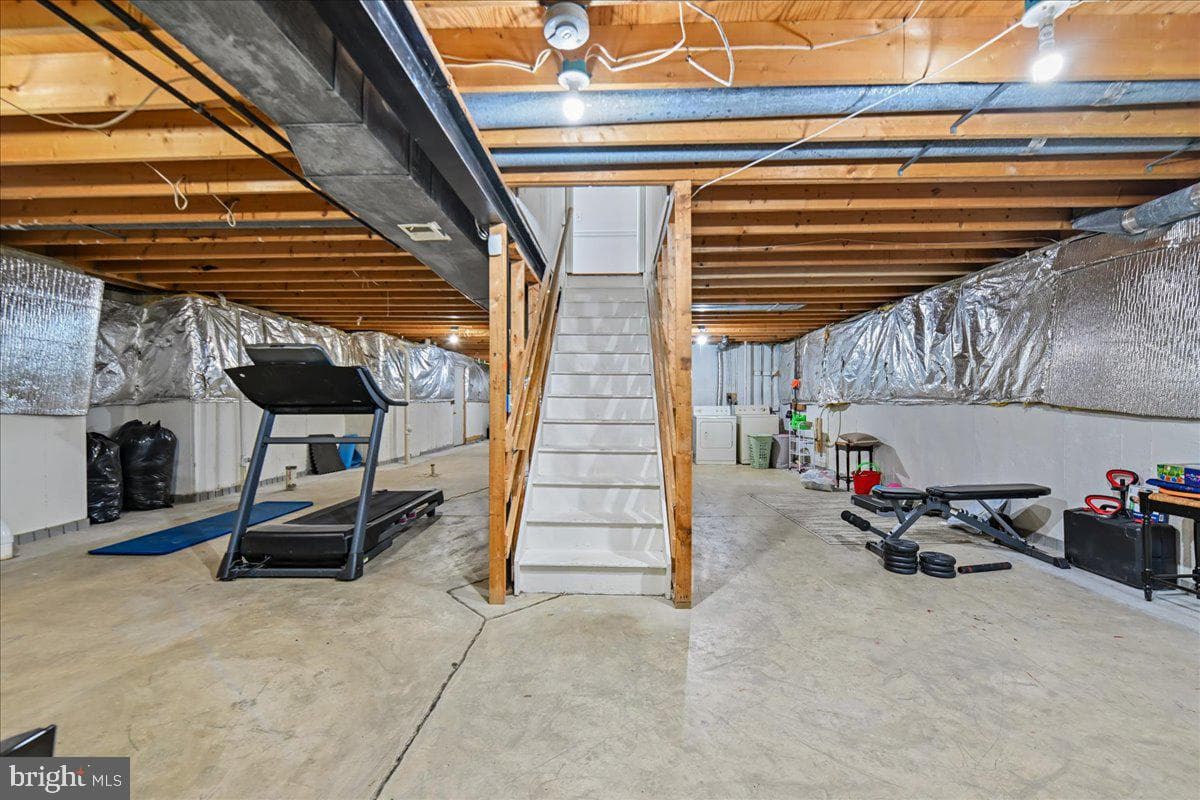 903 Brook Street photo 43