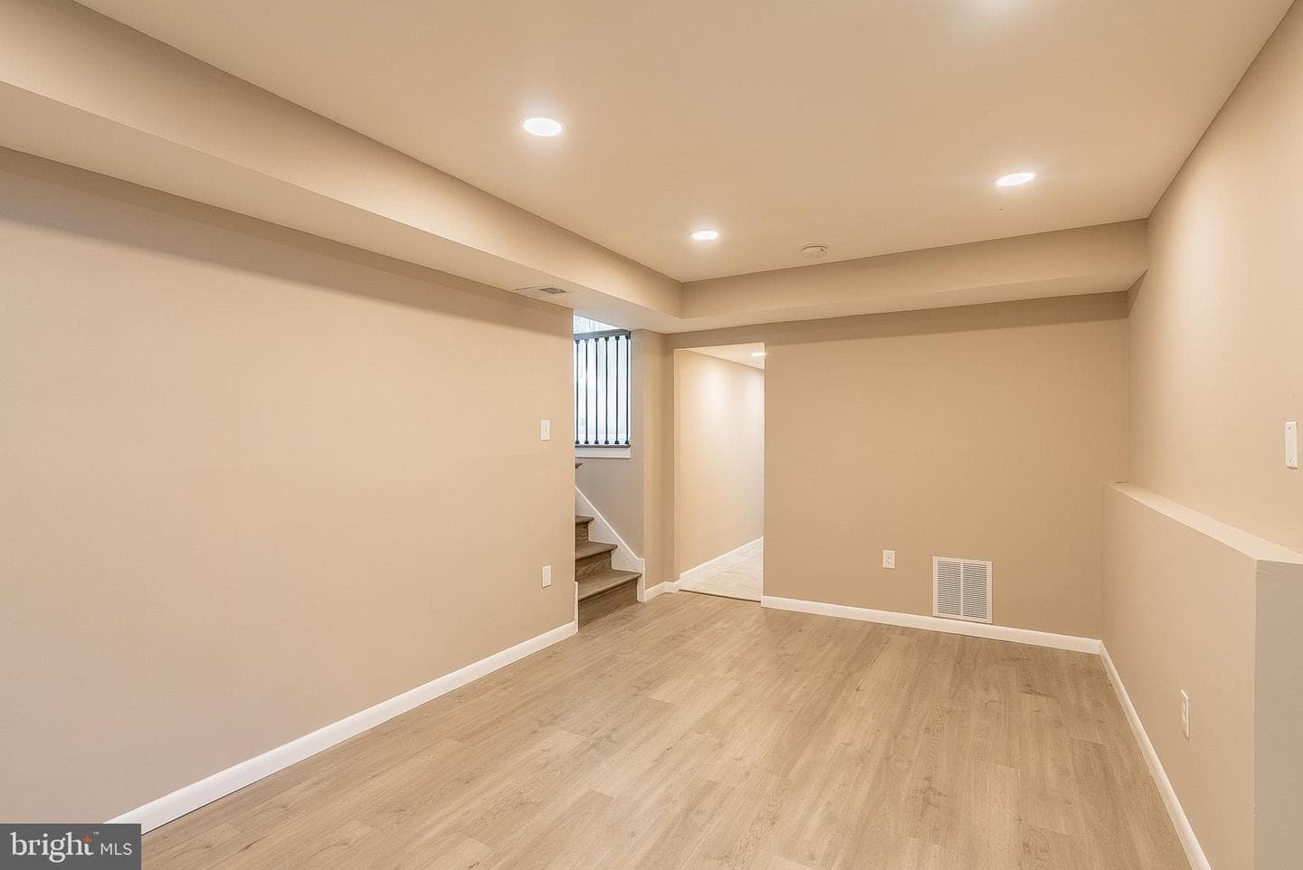 402 Warburton Oaks Drive photo 10