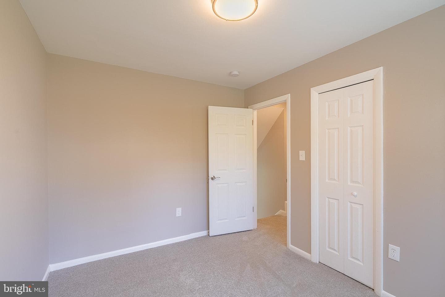 402 Warburton Oaks Drive photo 22