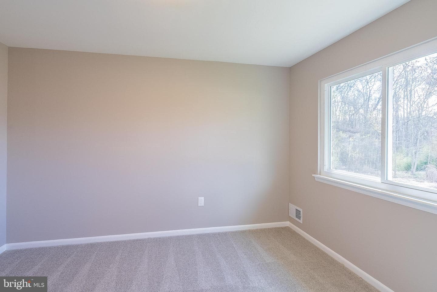 402 Warburton Oaks Drive photo 28