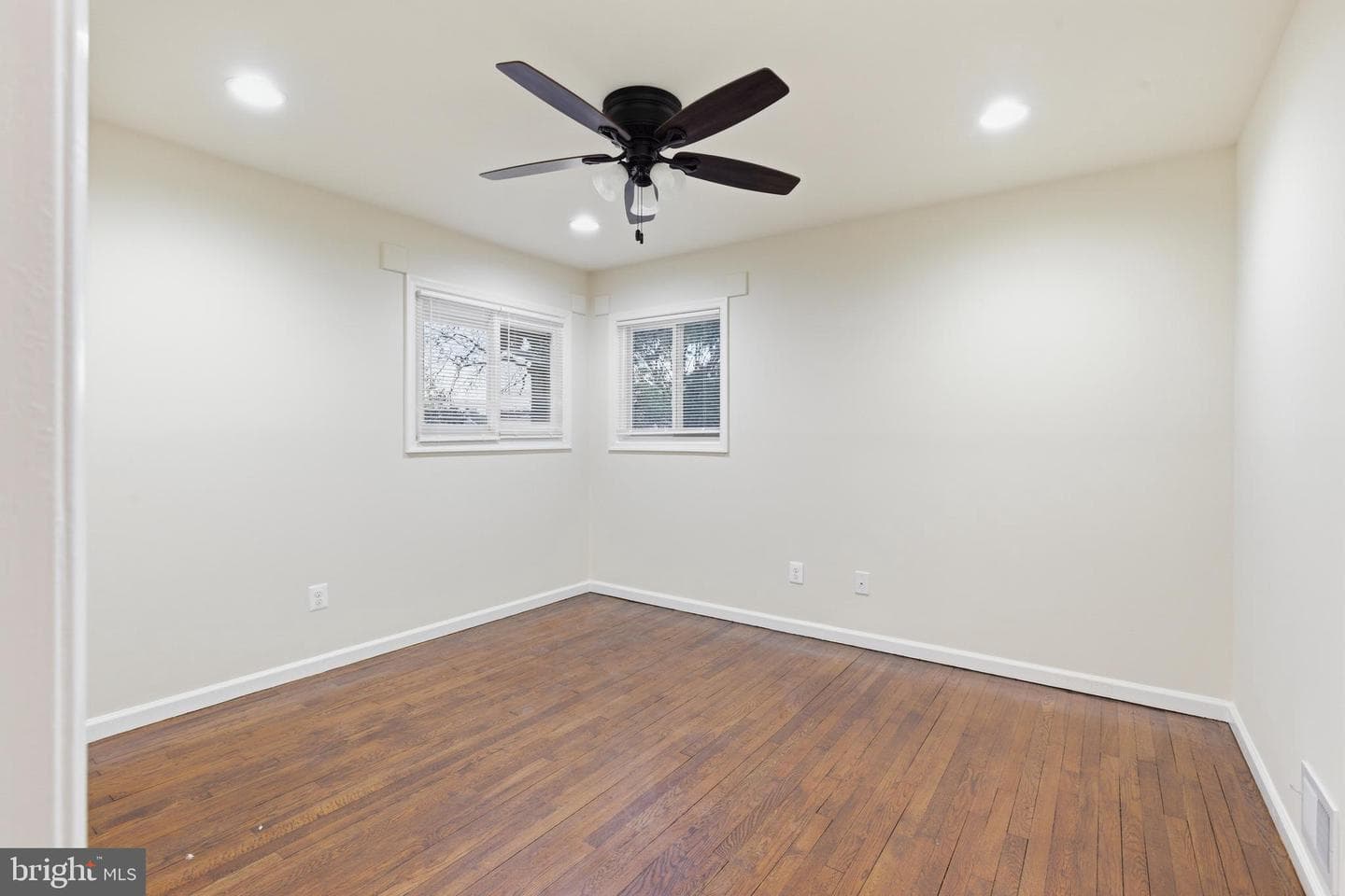 5709 Galloway Drive photo 3