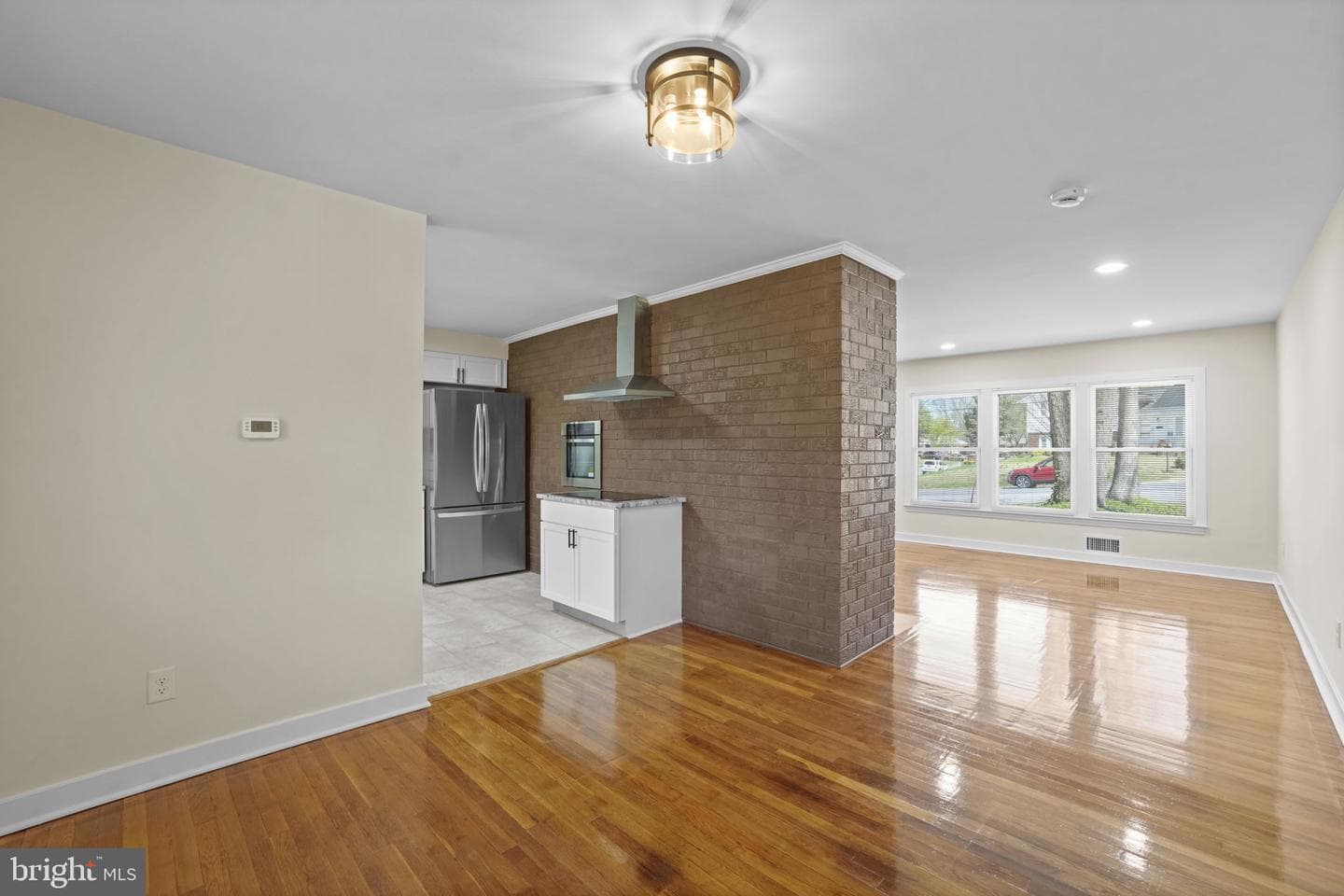 8405 Ravenswood photo 4