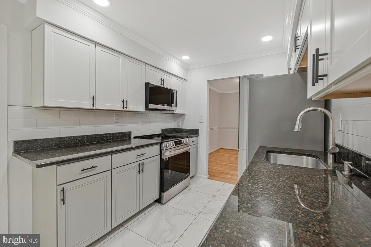 12817 Lampton Lane photo 13