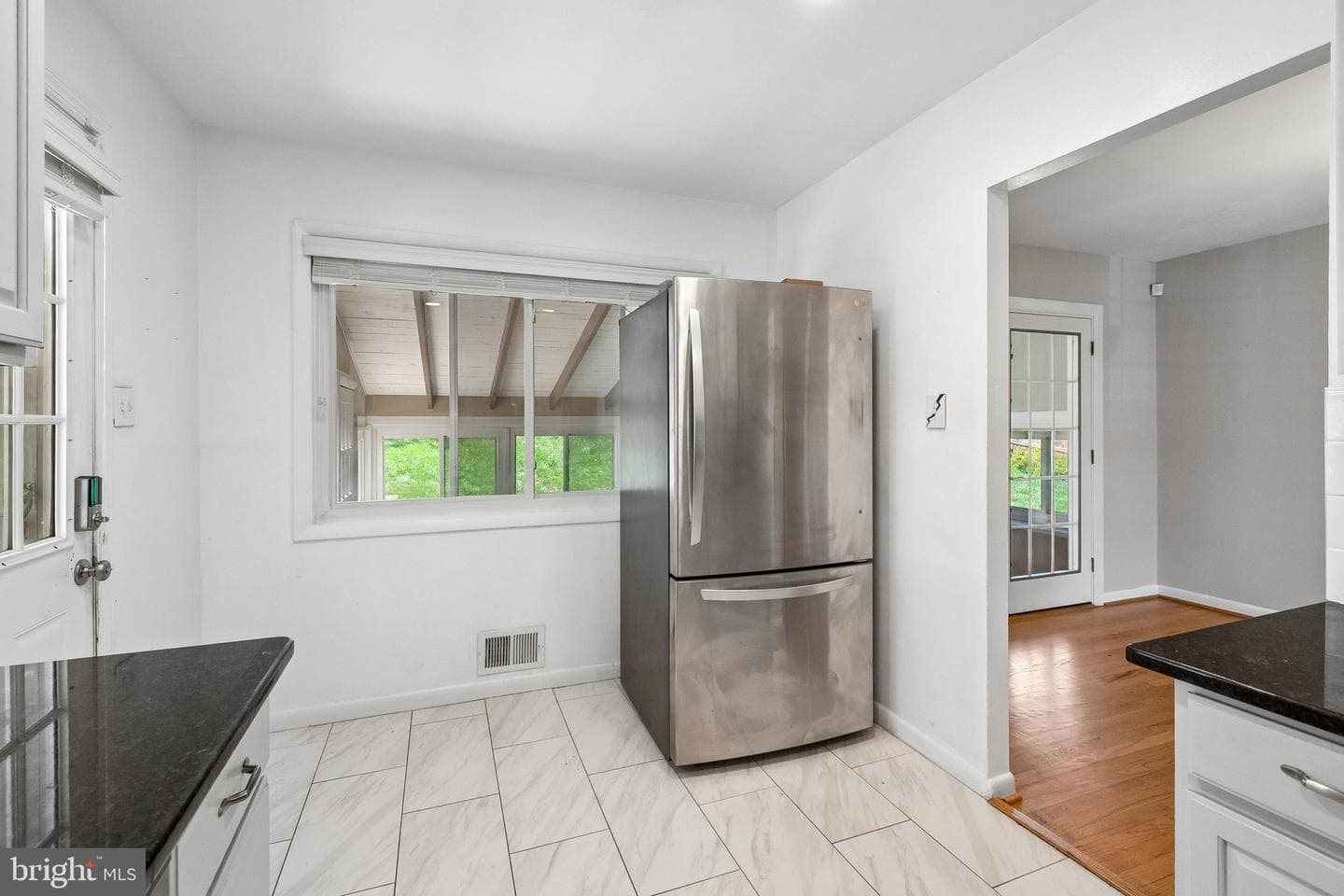 6203 Tyburn Street photo 13