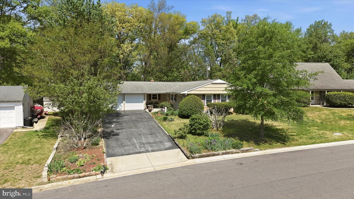 12847 Holiday Lane photo 17