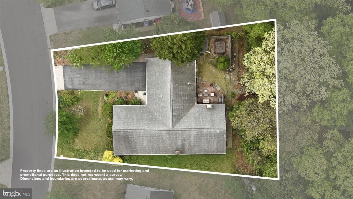 12847 Holiday Lane photo 22