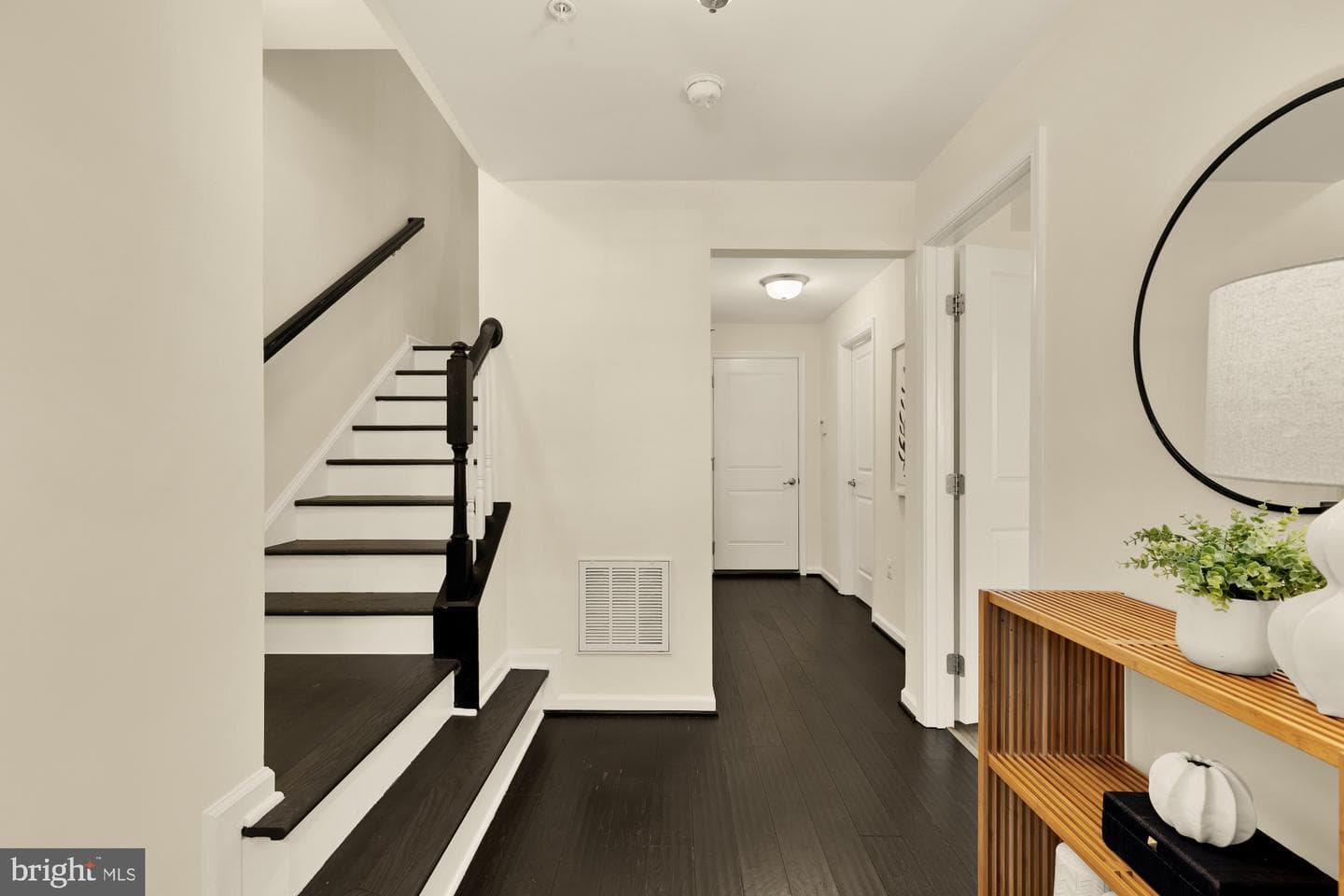 5307 Smiths Cove Lane photo 3