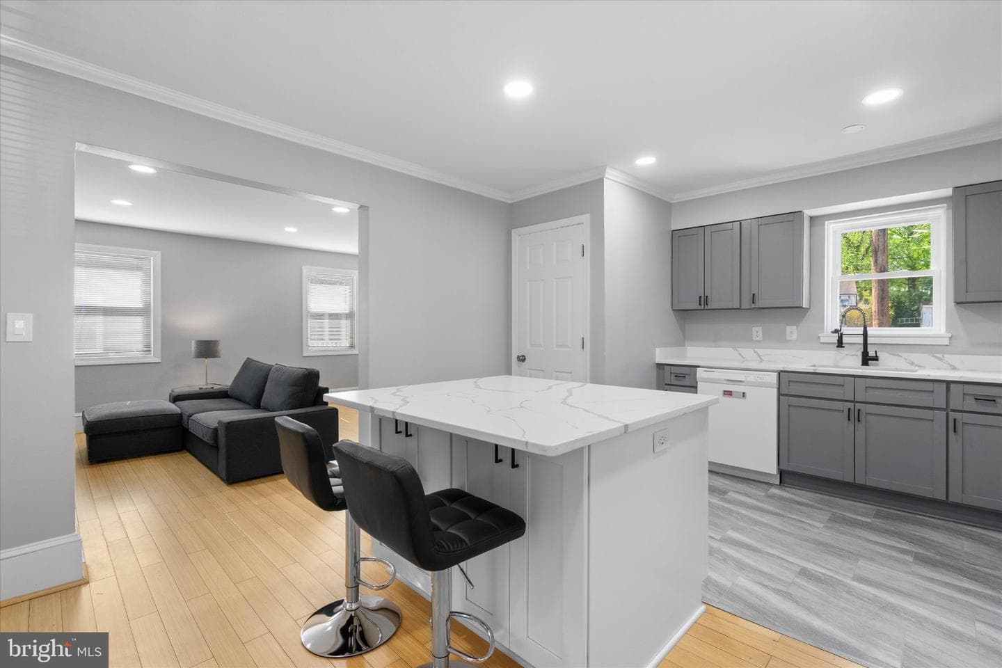 4814 Fox Street photo 5
