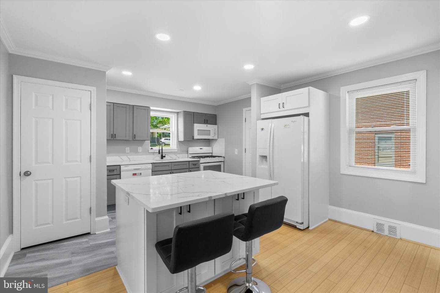 4814 Fox Street photo 6