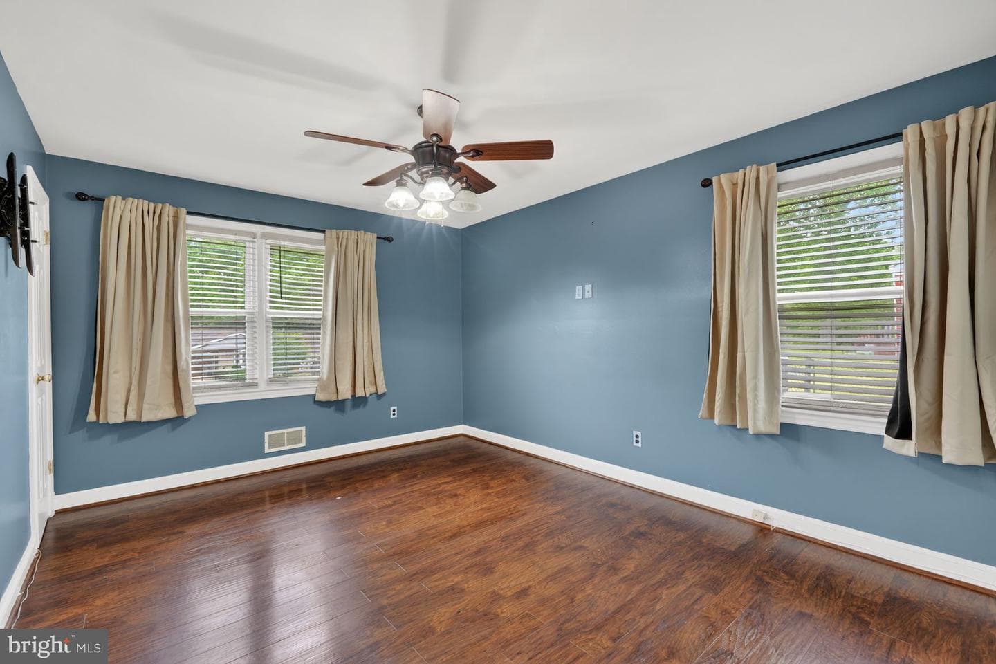 3804 Hemlock Place photo 16