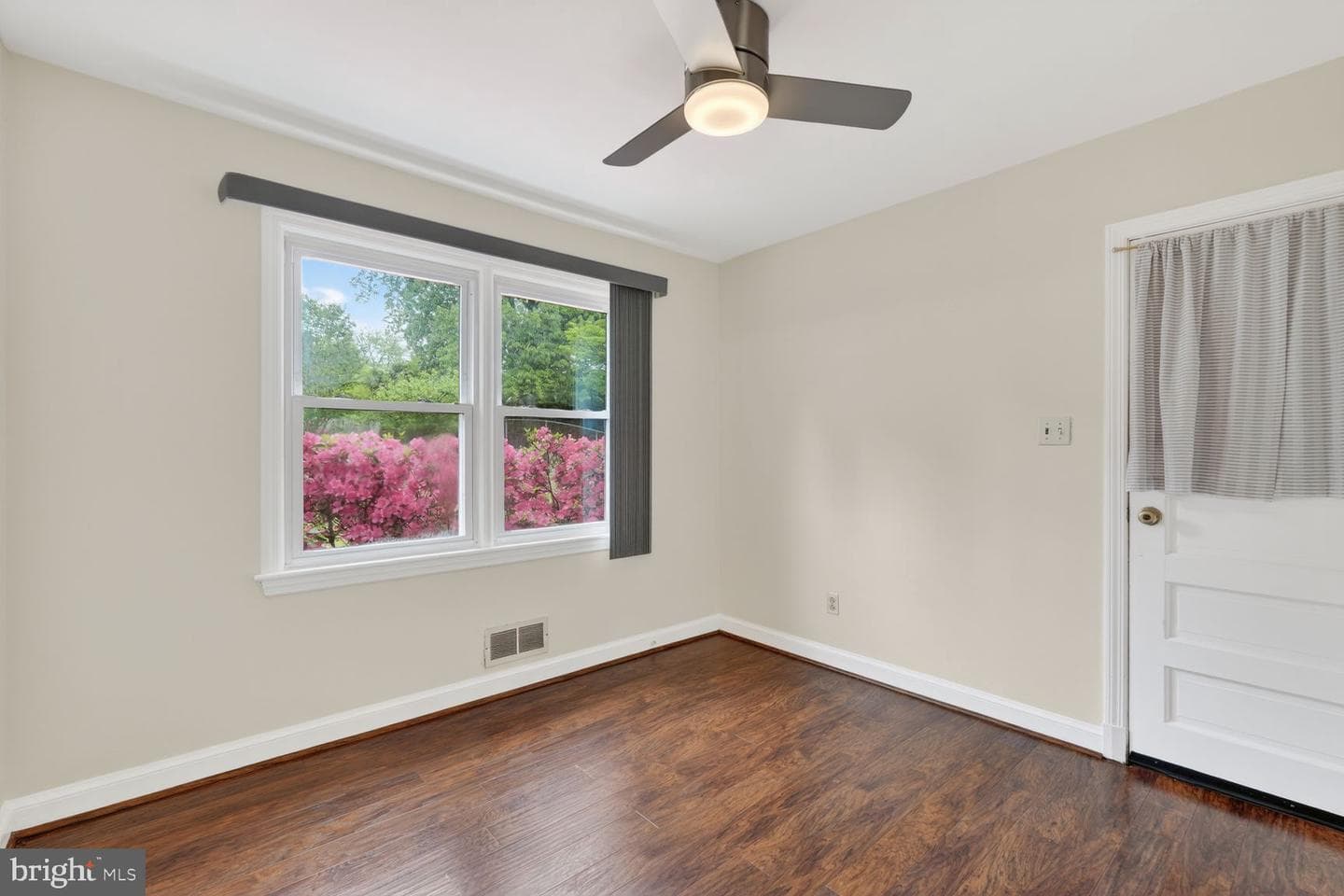 3804 Hemlock Place photo 5