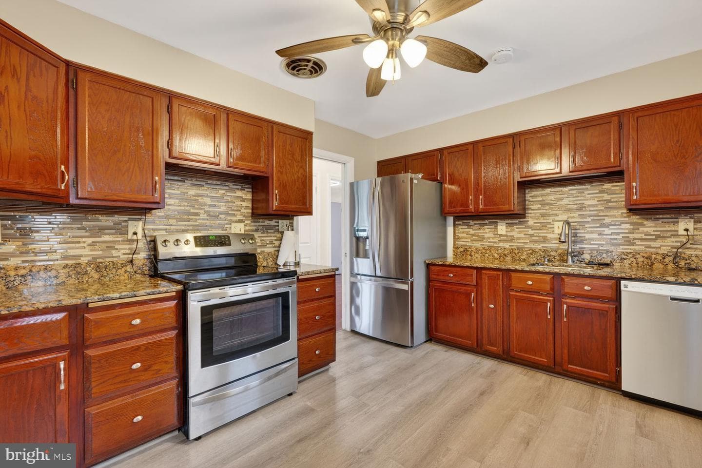 3804 Hemlock Place photo 7
