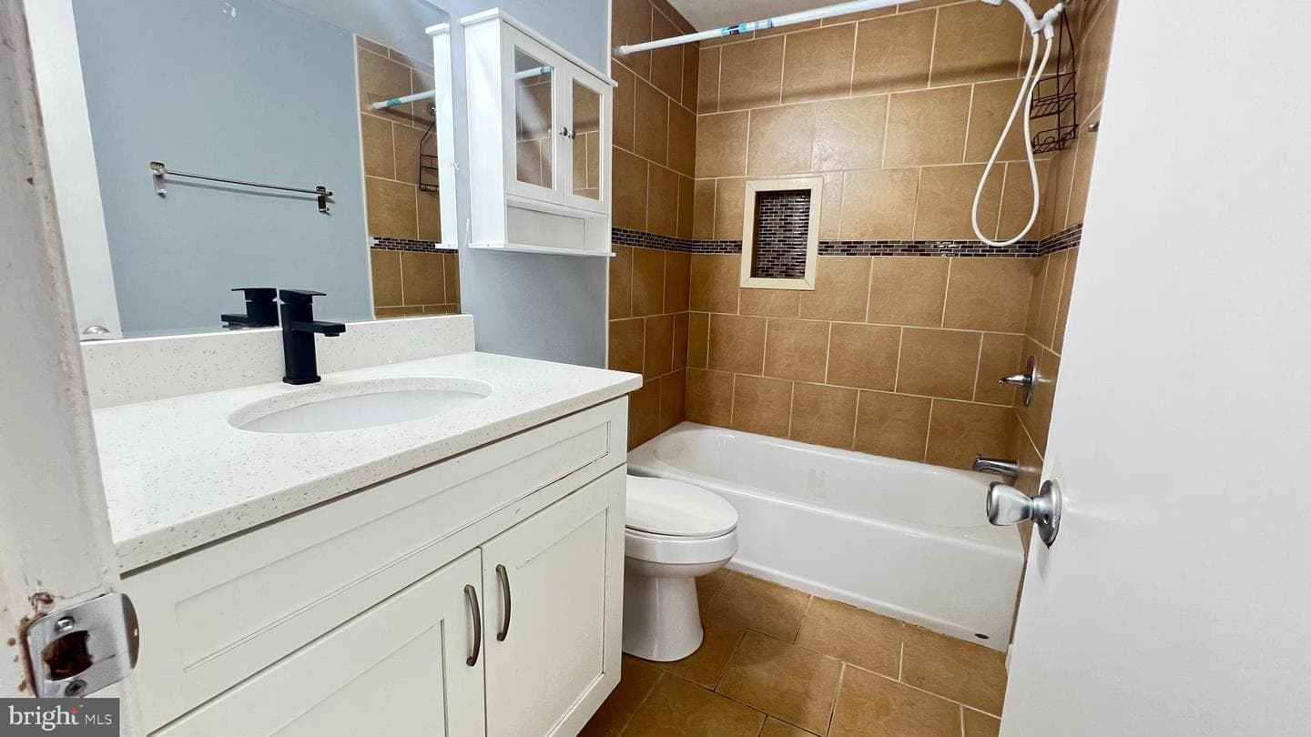 600 Castlewood Place photo 5