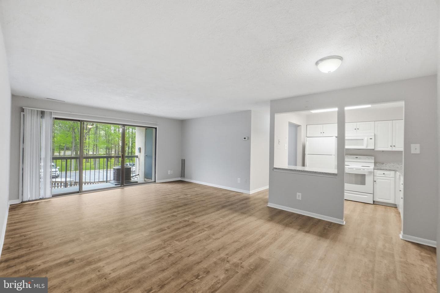 10114 Campus Way S #201-8c photo 3