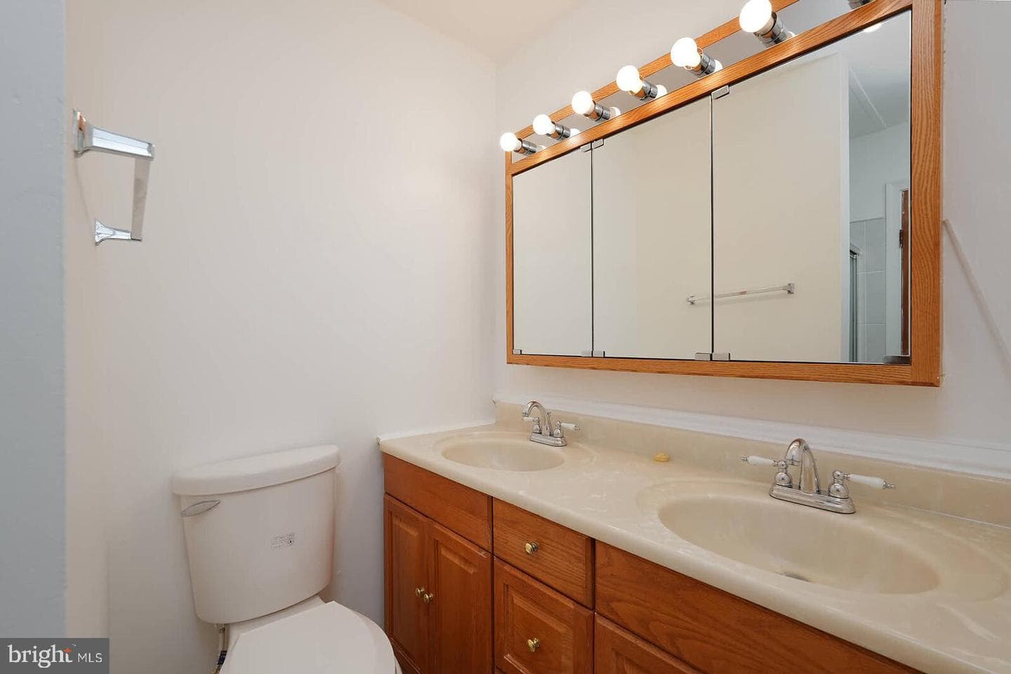 4 Thurston Drive photo 17