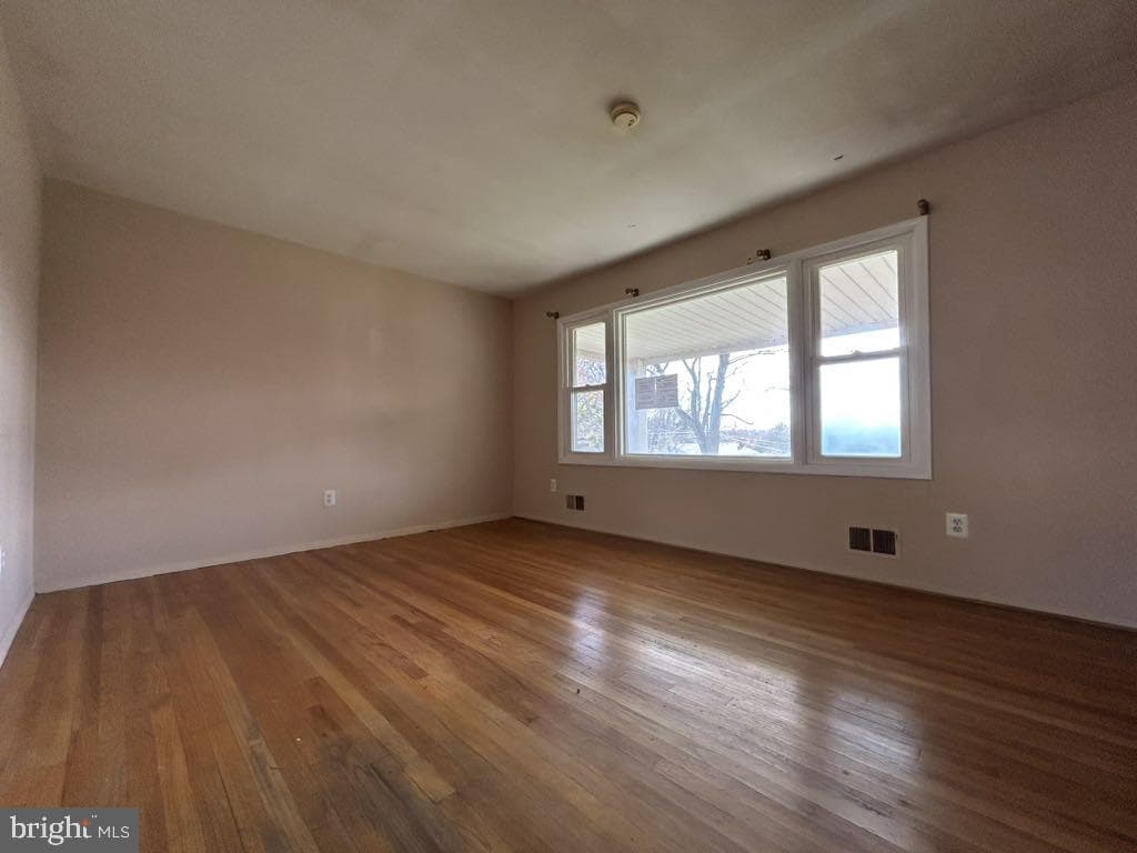 1506 Stirling Court photo 2