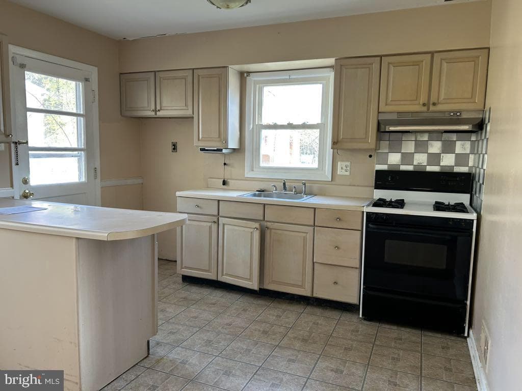 1506 Stirling Court photo 4