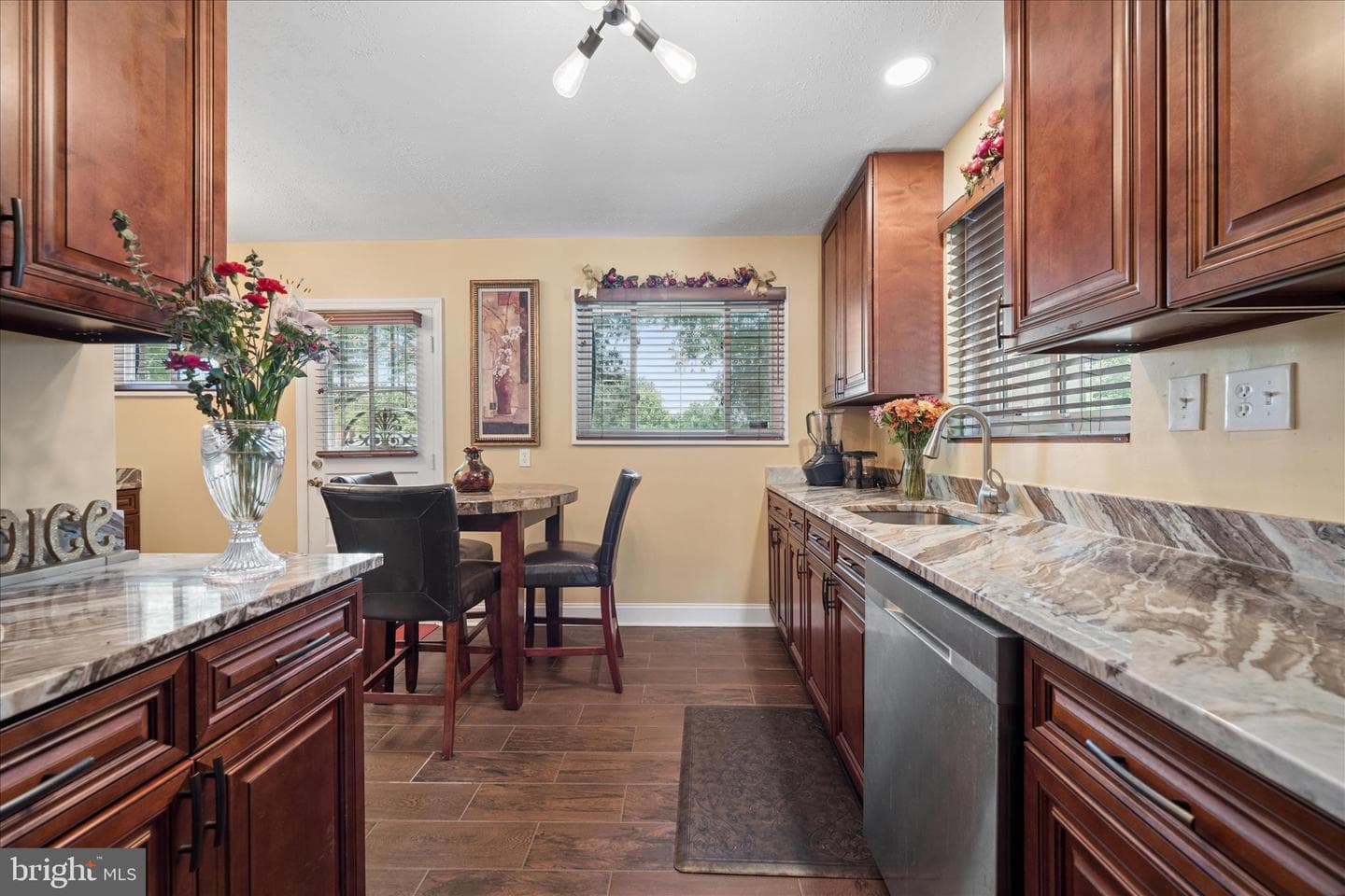 6803 Adelphi Rd photo 16