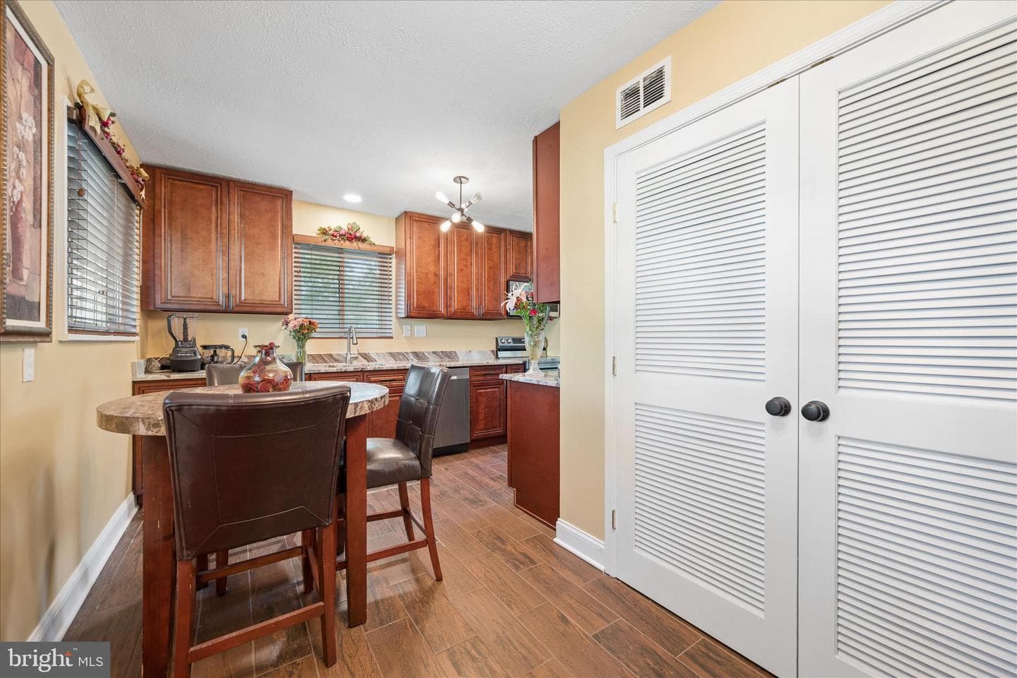 6803 Adelphi Rd photo 22