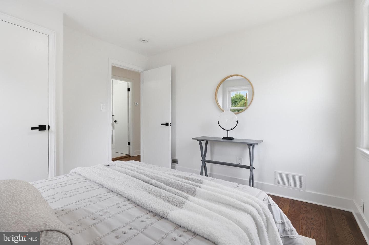 5013 Mineola Road photo 11