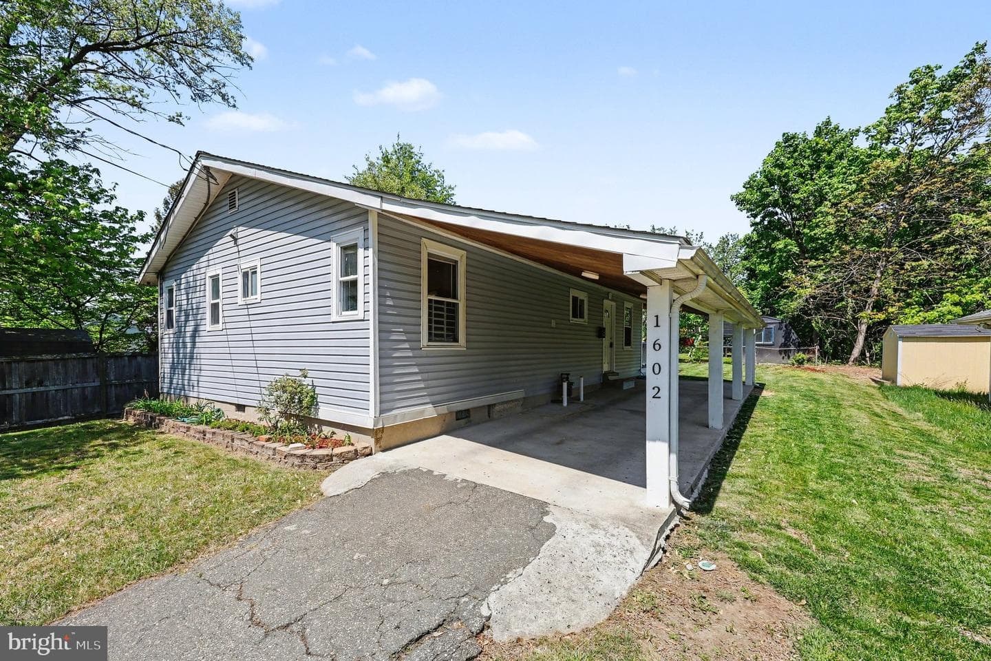 1602 Erskine Street photo 2