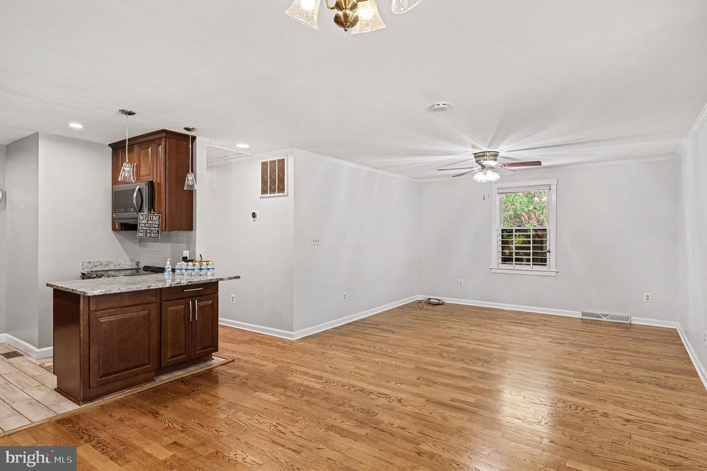 1602 Erskine Street photo 4