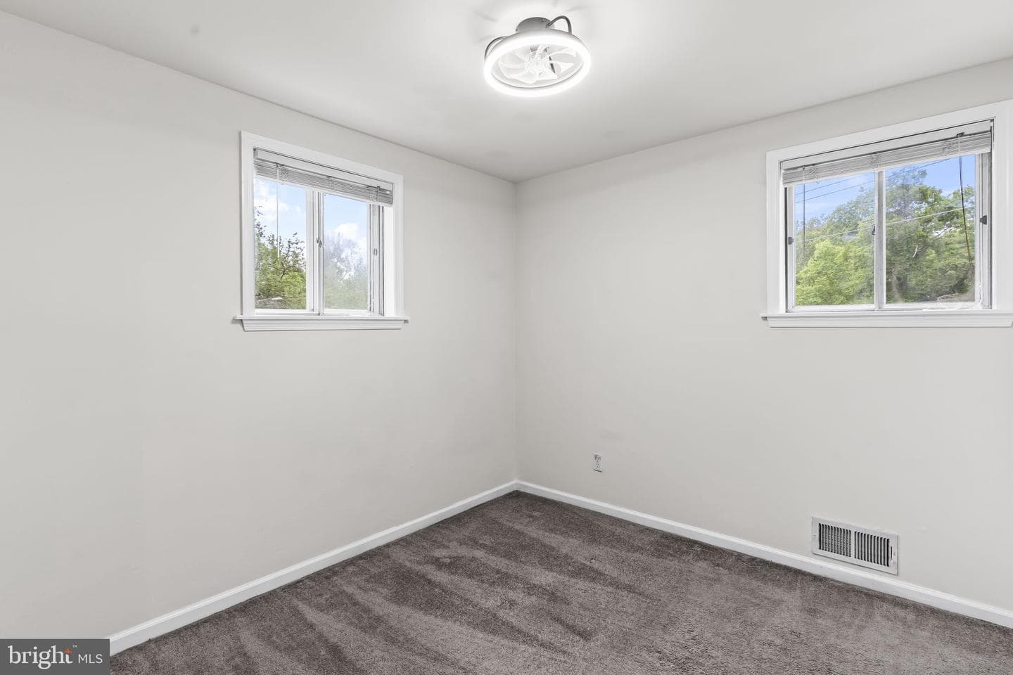 8714 Oakdale Street photo 13