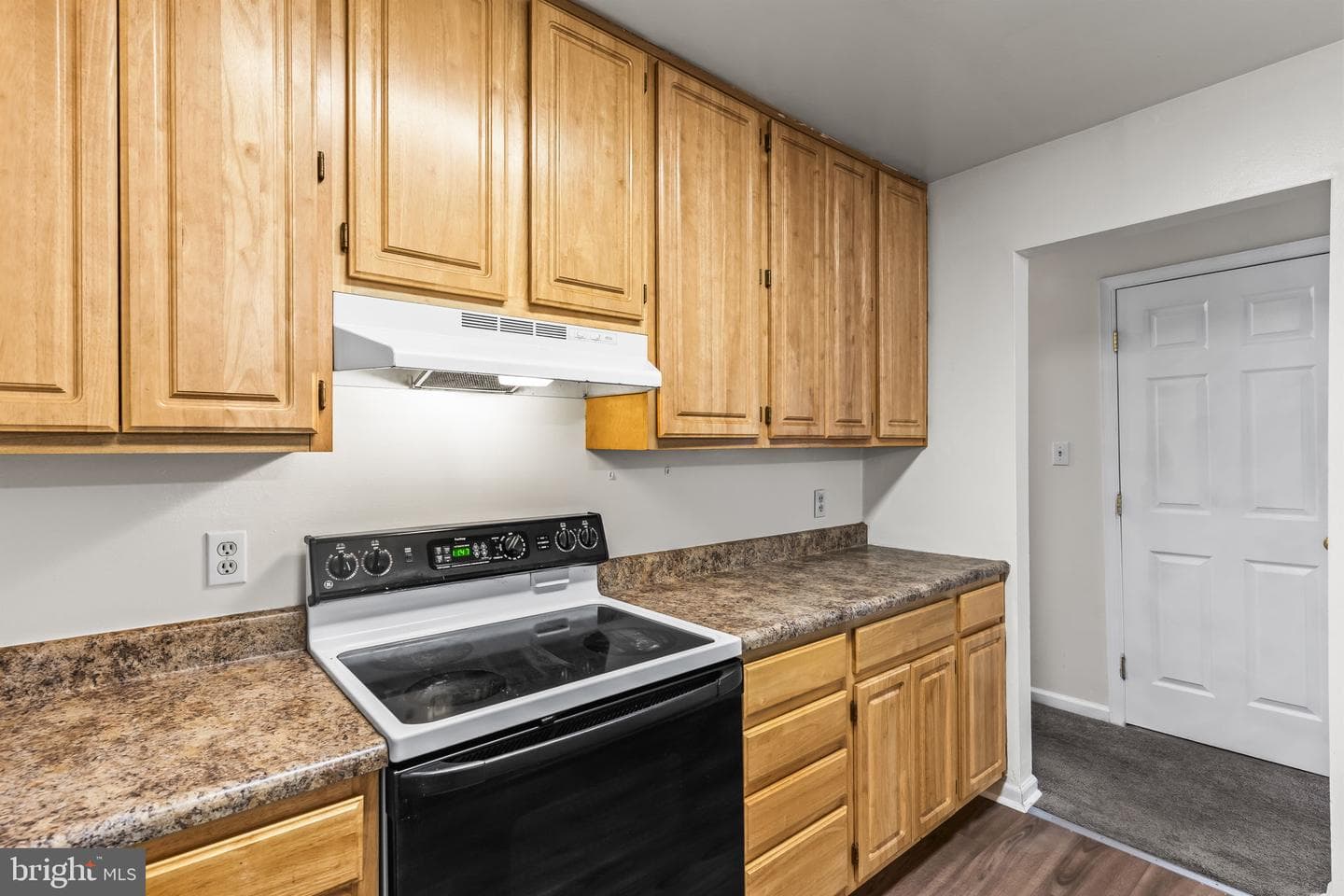 8714 Oakdale Street photo 9