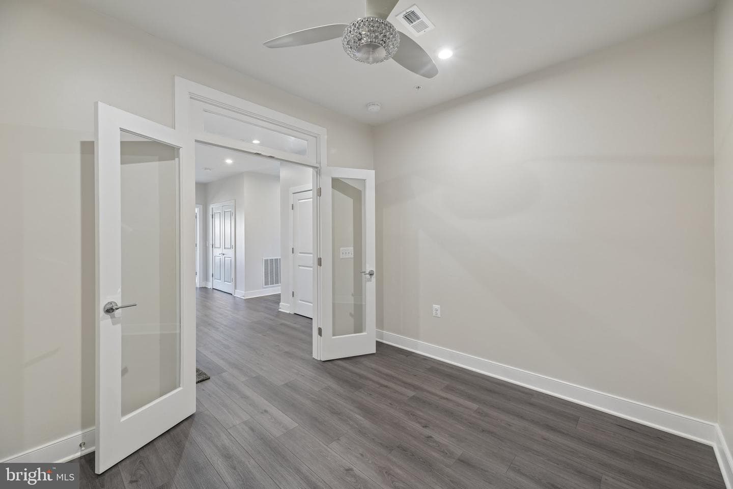104 Saint Ives Place #402 photo 32