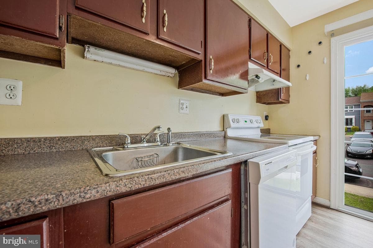 10721 Castleton Turn photo 17