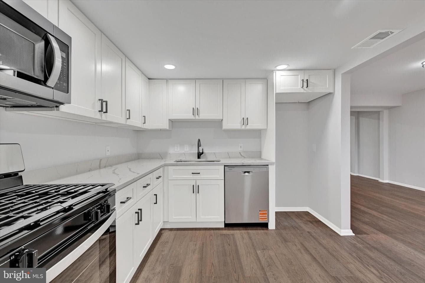 15308 Annapolis Road photo 11