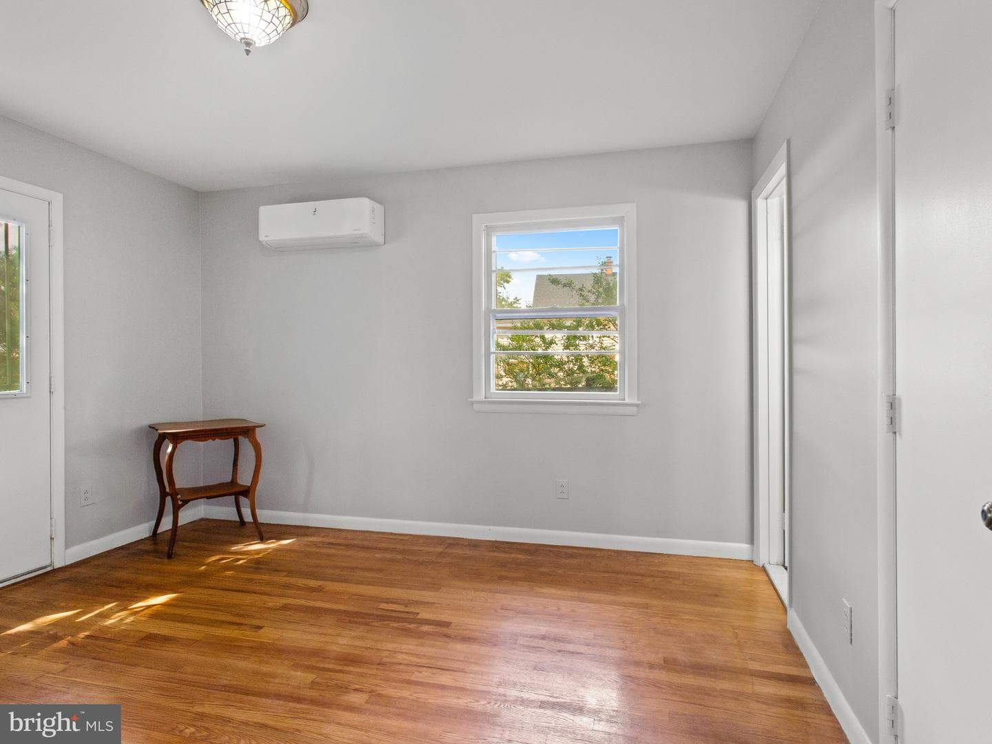7607 Latham Avenue photo 10