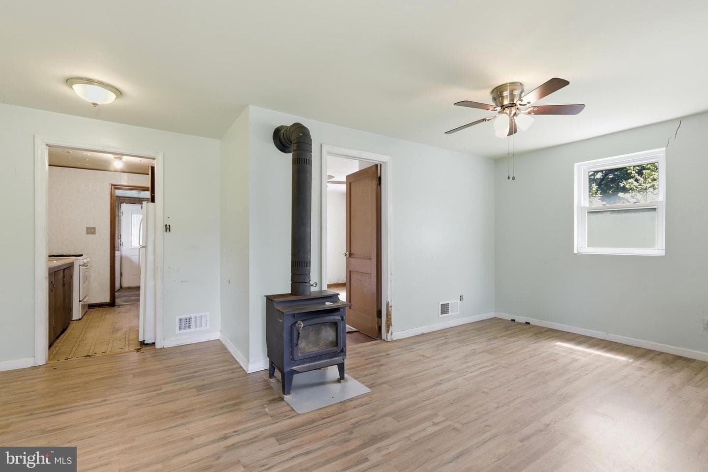 7725 Wills Lane photo 10