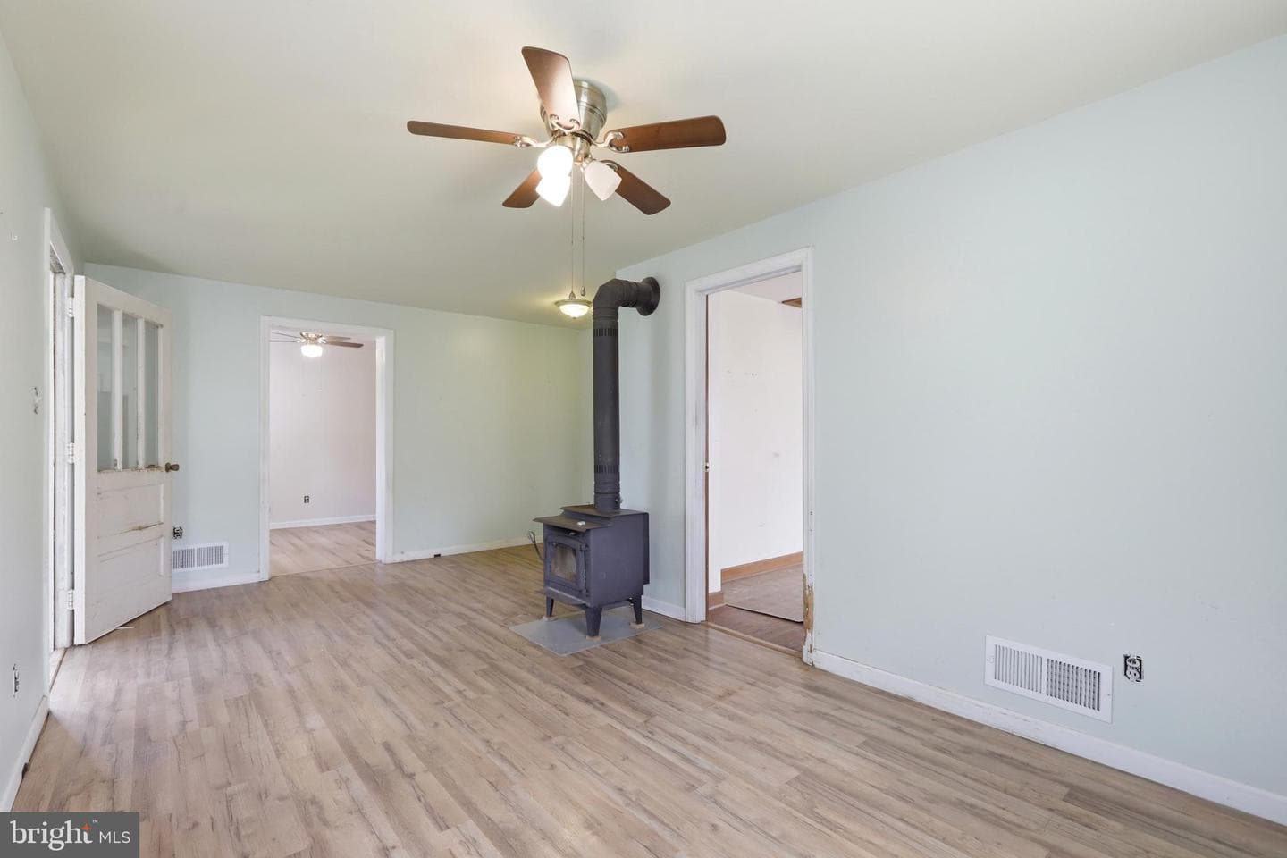 7725 Wills Lane photo 9