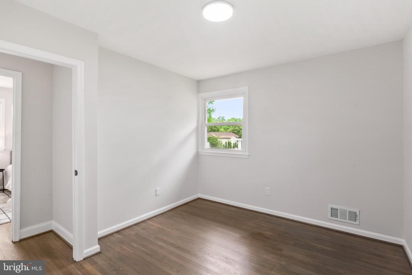 913 Applewood Street photo 24