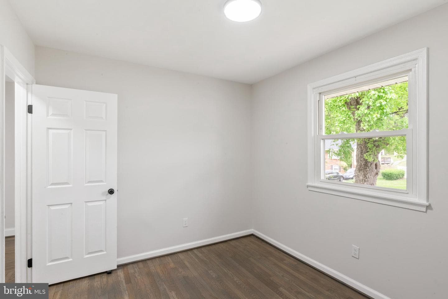 913 Applewood Street photo 29