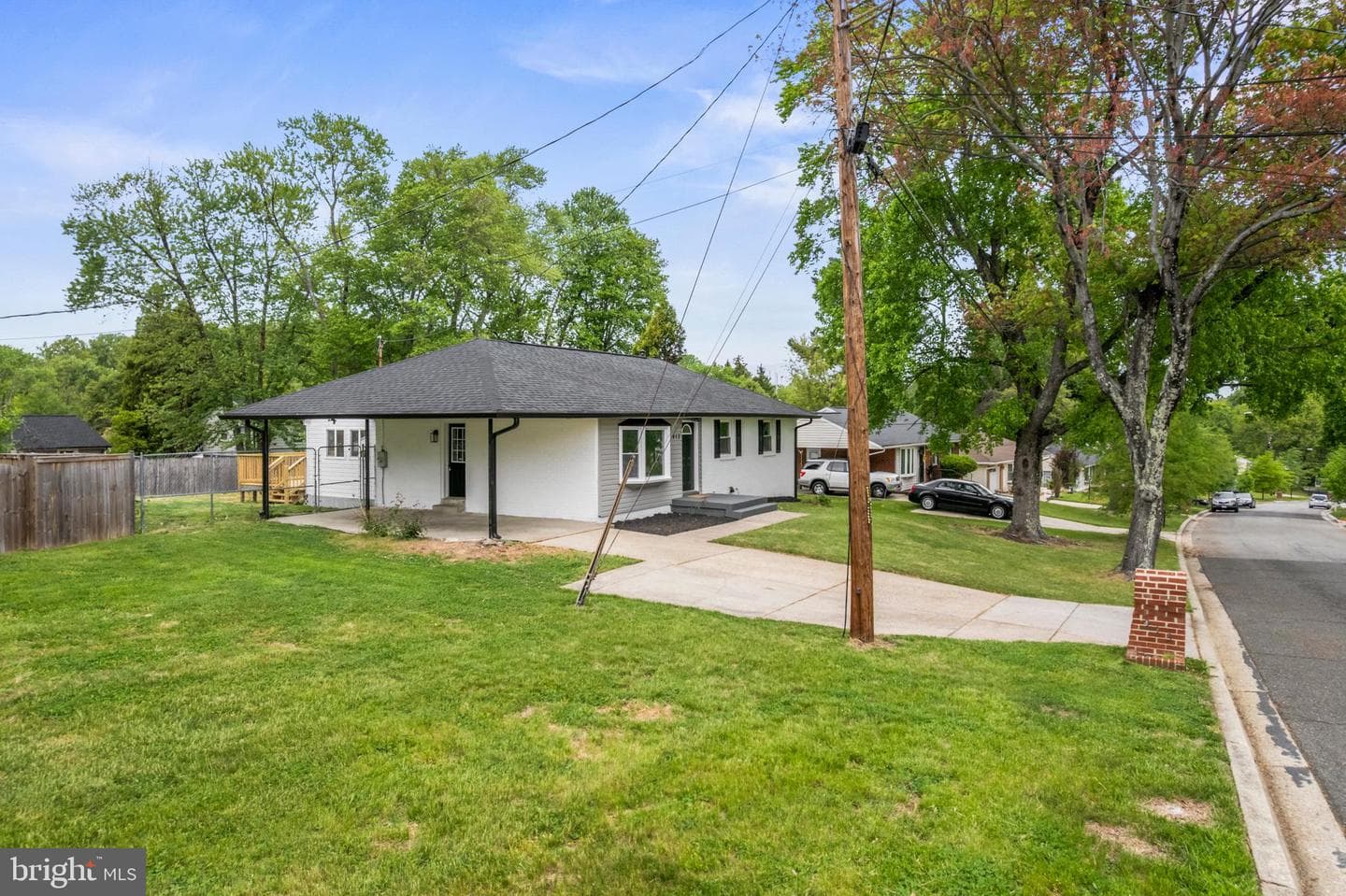 913 Applewood Street photo 4
