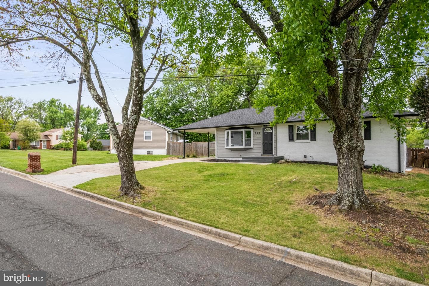 913 Applewood Street photo 5