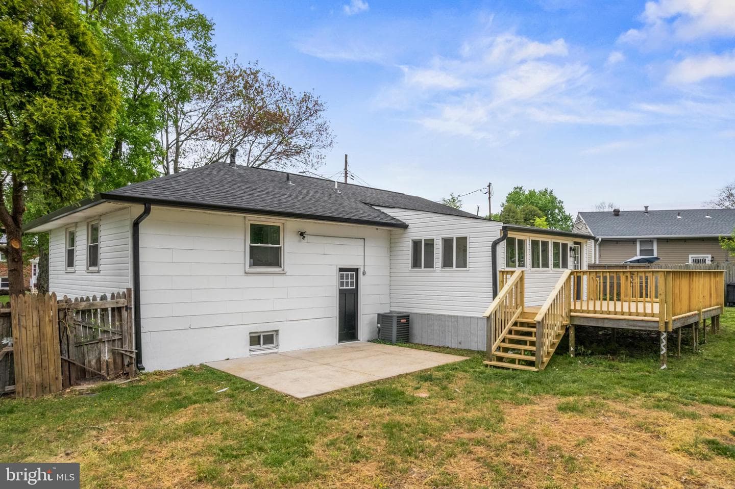 913 Applewood Street photo 58