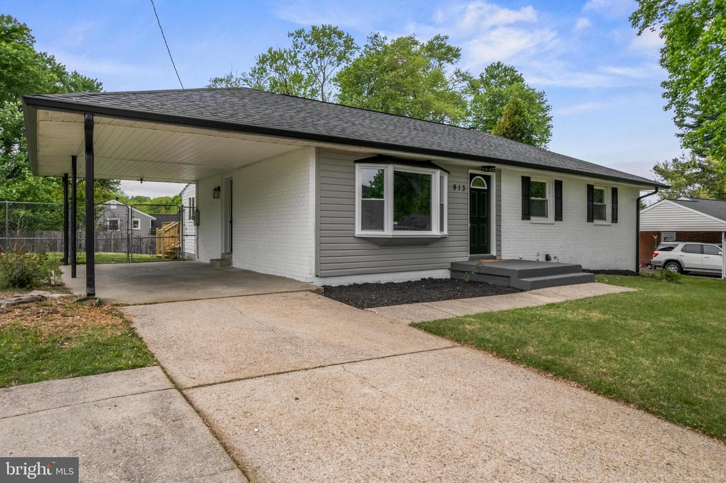 913 Applewood Street photo 6