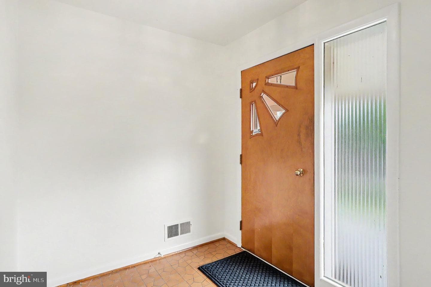 4411 Lucerne Road photo 4