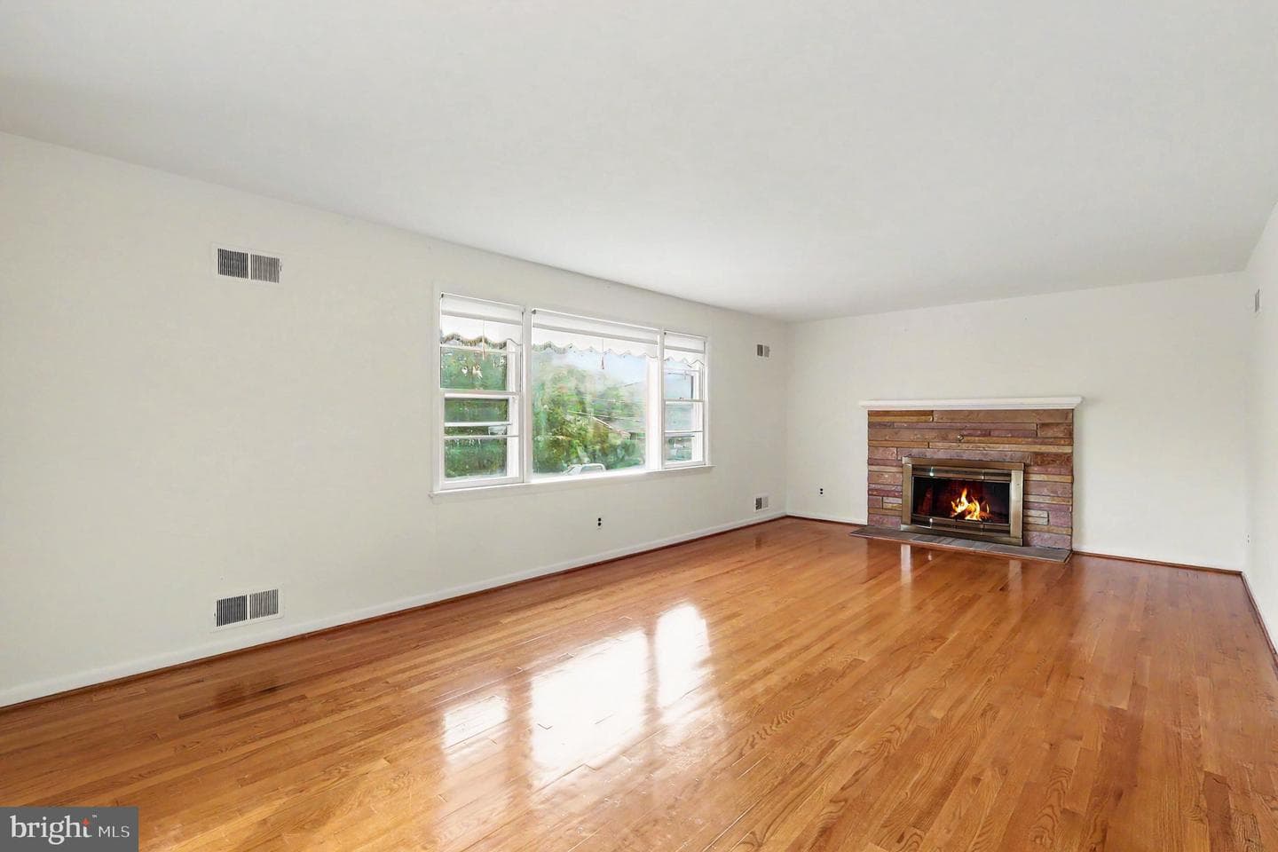 4411 Lucerne Road photo 5