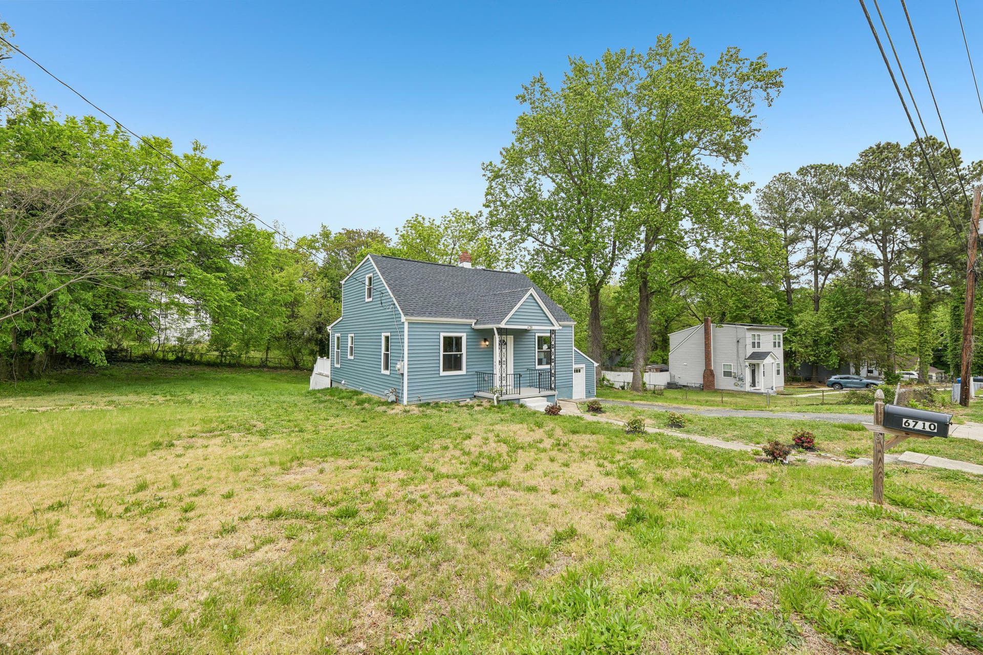 6710 Pine Grove photo 2