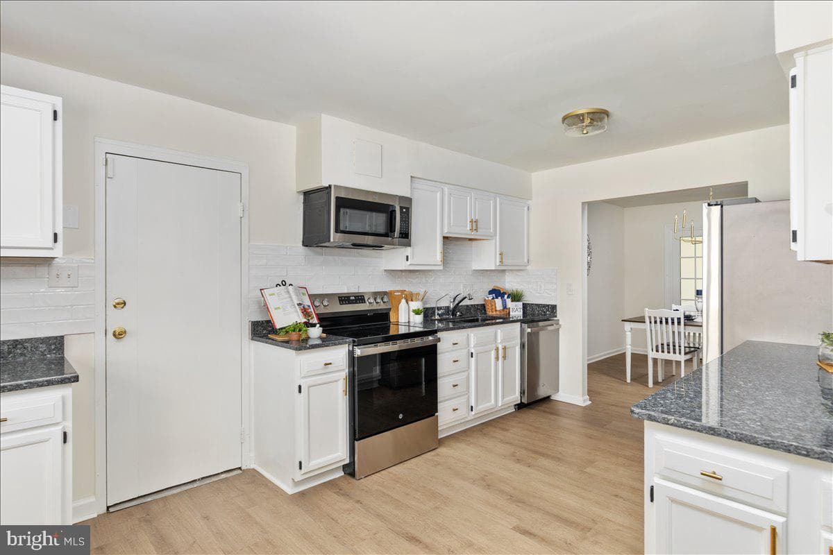 13021 Chalfont Ave photo 11