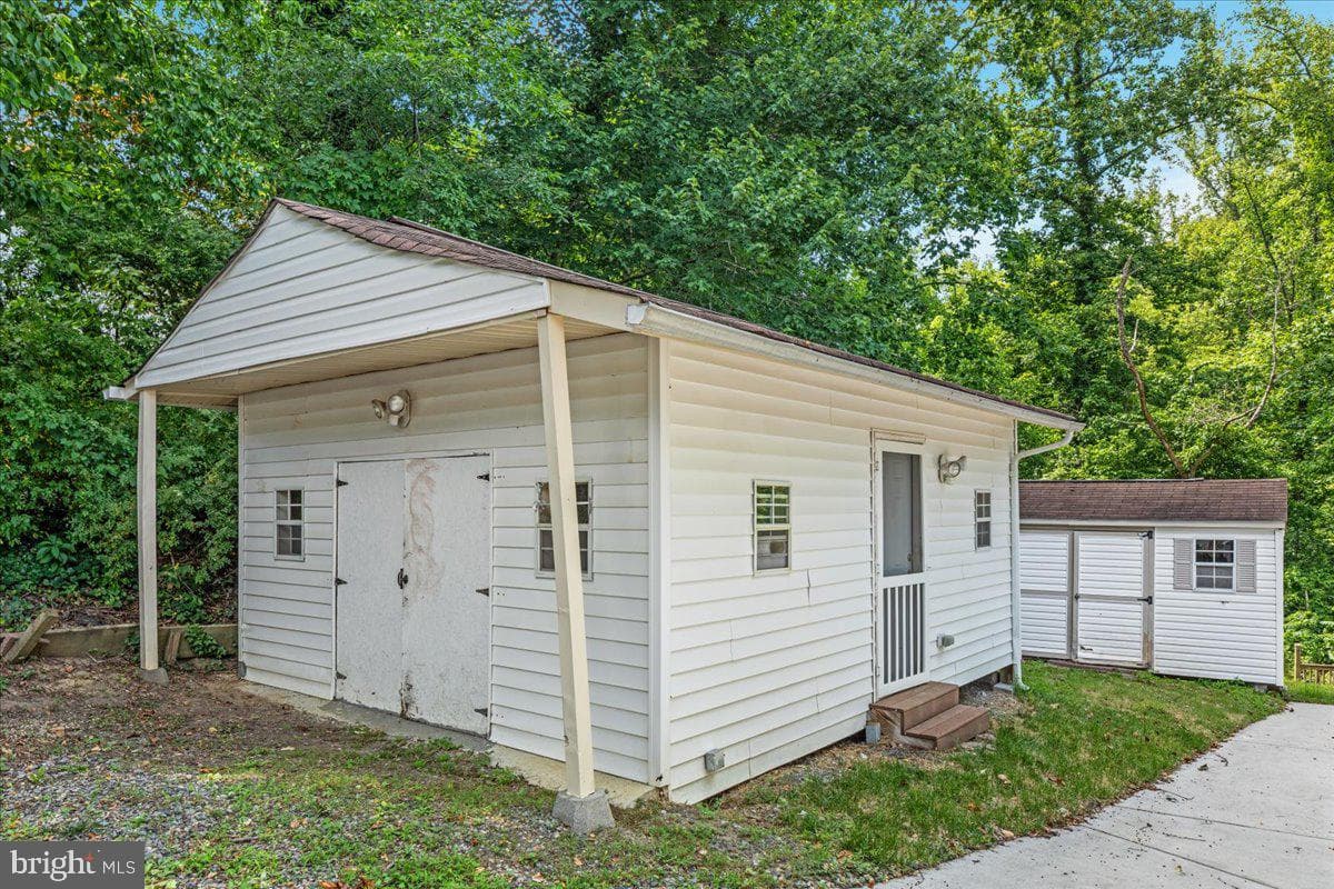 13021 Chalfont Ave photo 64