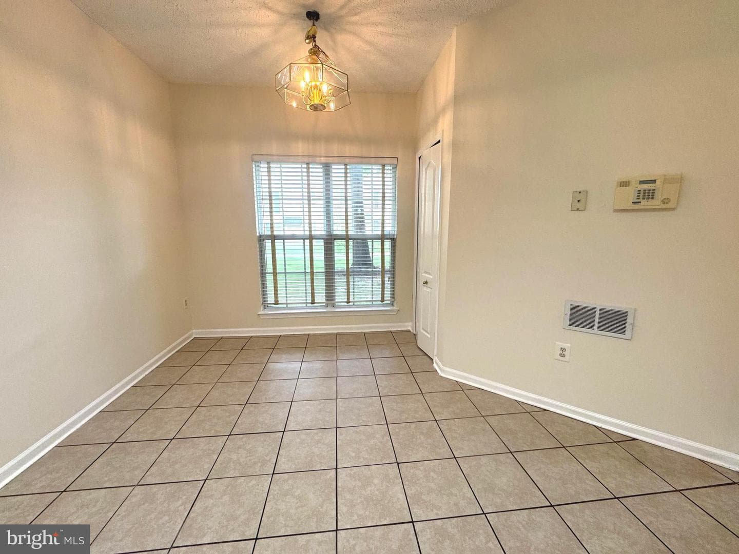 16501 Elmcrest Terrace photo 9