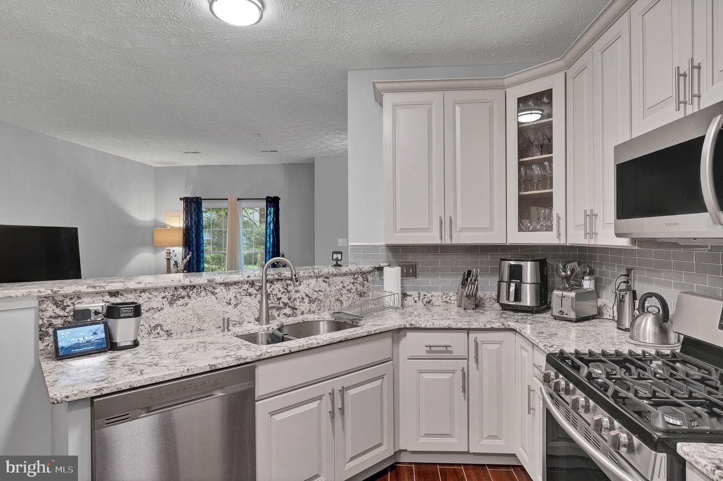 3708 Elmcrest Lane photo 8