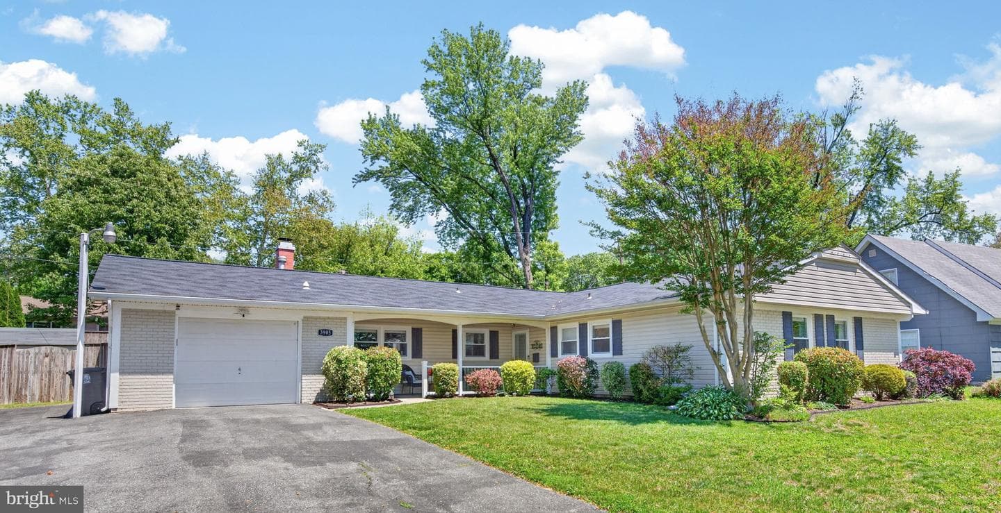 3905 Carvel Lane photo 2